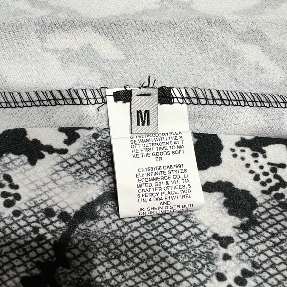 Snakeskin Print Button Blazer jacket - Picture 2 of 9